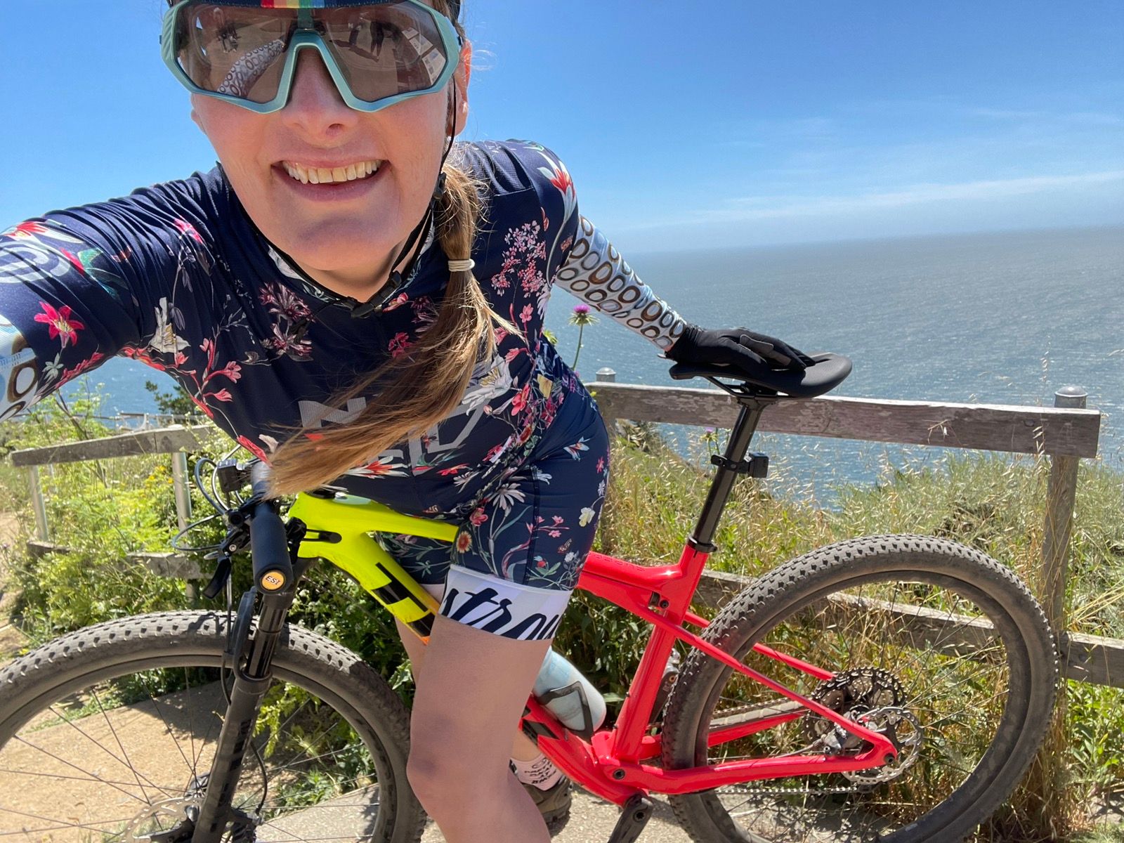 tracey with bike with ocean behind